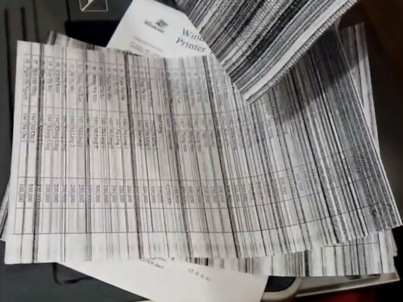 Có xuất hiện các vết sọc trên bản copy – một trong các lỗi thường gặp ở máy photocopy